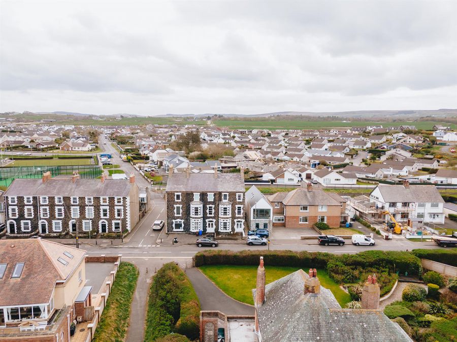 Apt 1B, 1 Clifton Terrace