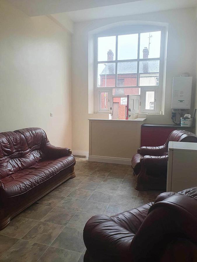 Apt Woodville Street
