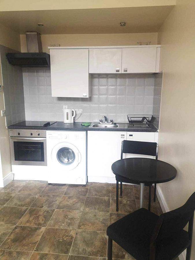 Apt Woodville Street