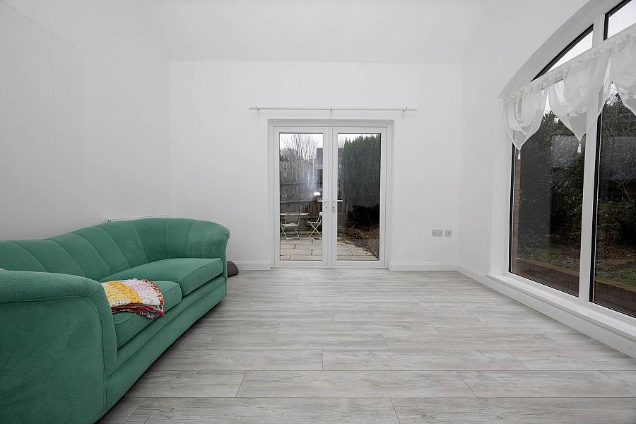 6 Furlong Avenue