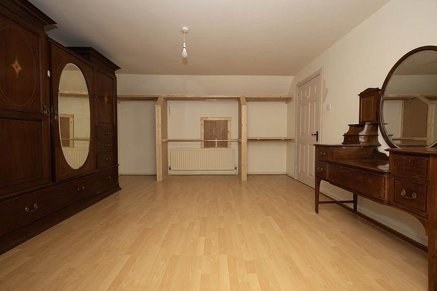 6 Furlong Avenue