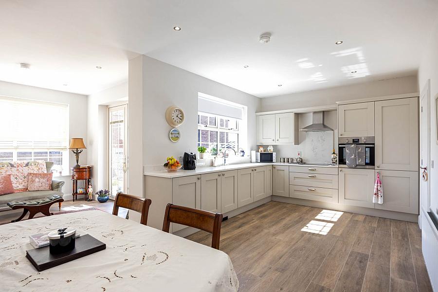 15 Tarry Wood