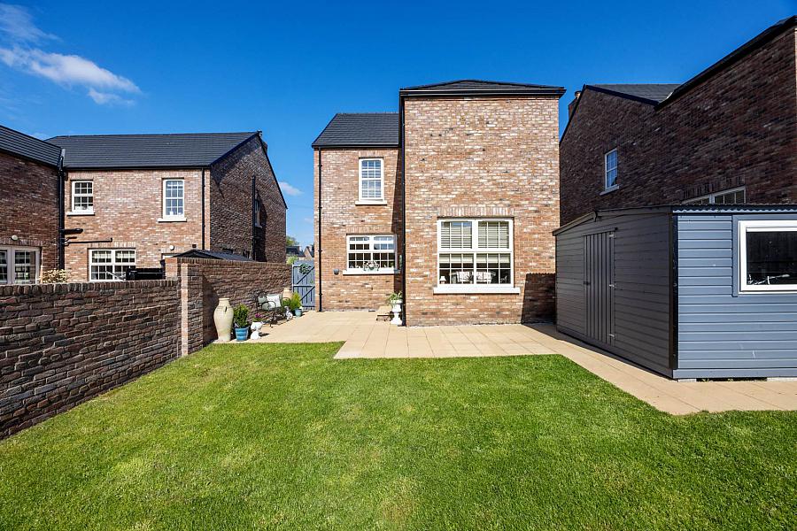 15 Tarry Wood
