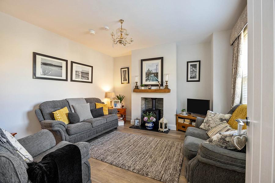 15 Tarry Wood