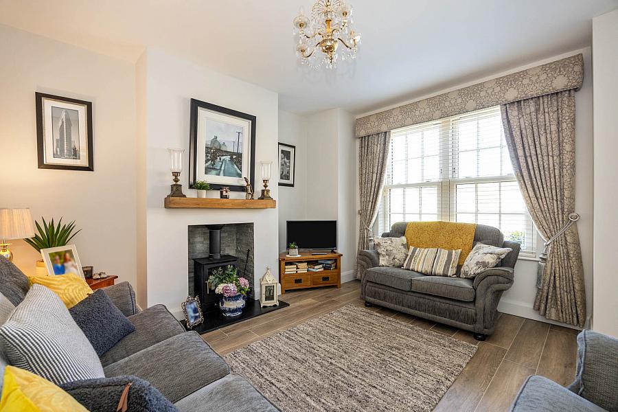 15 Tarry Wood