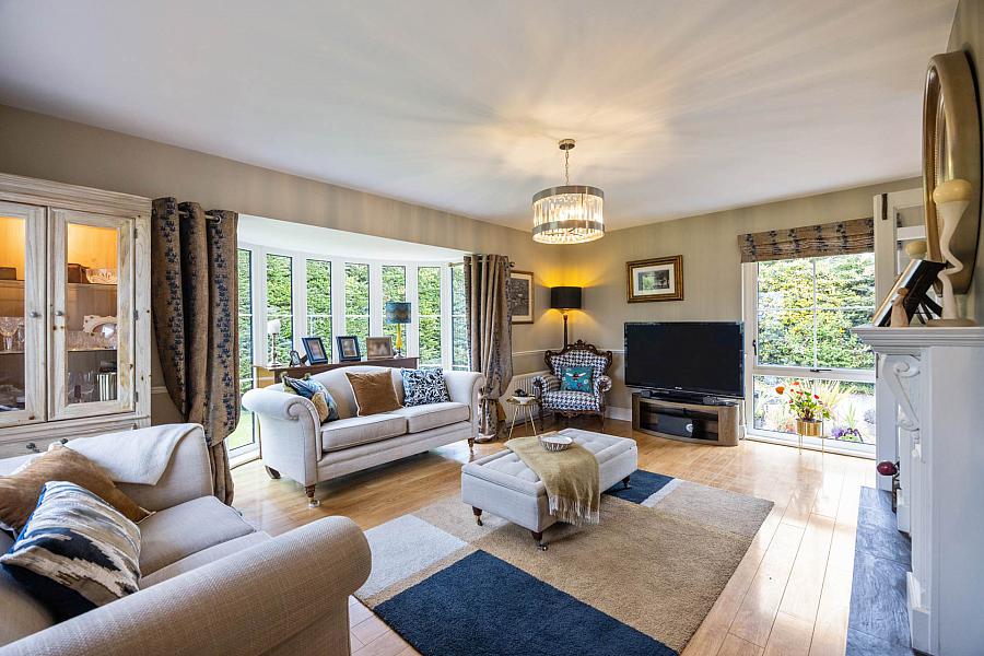 10 Villiers Avenue