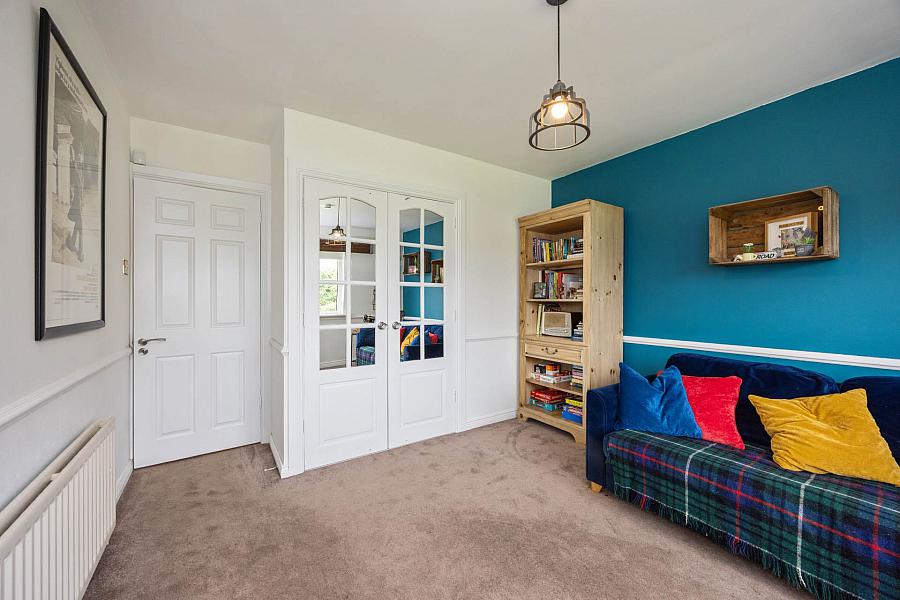 10 Villiers Avenue