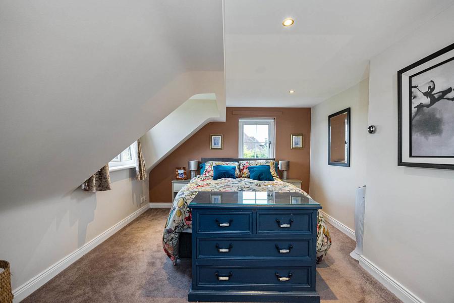 10 Villiers Avenue