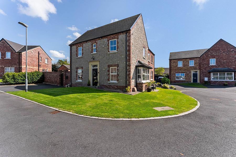 19 Moyraverty Close