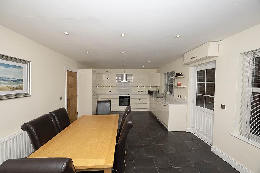 10 Woodville Gate