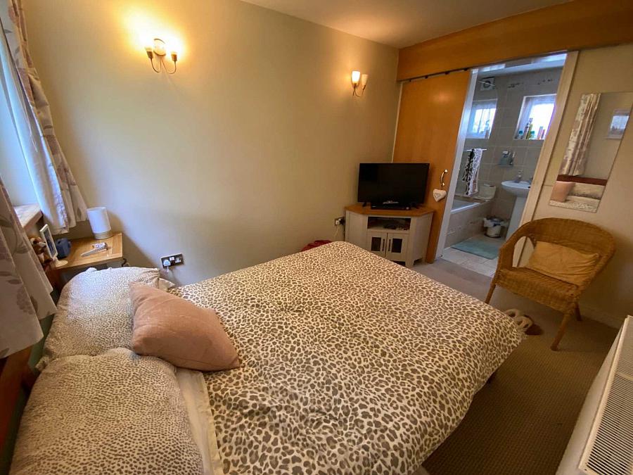 14b Lesley Heights