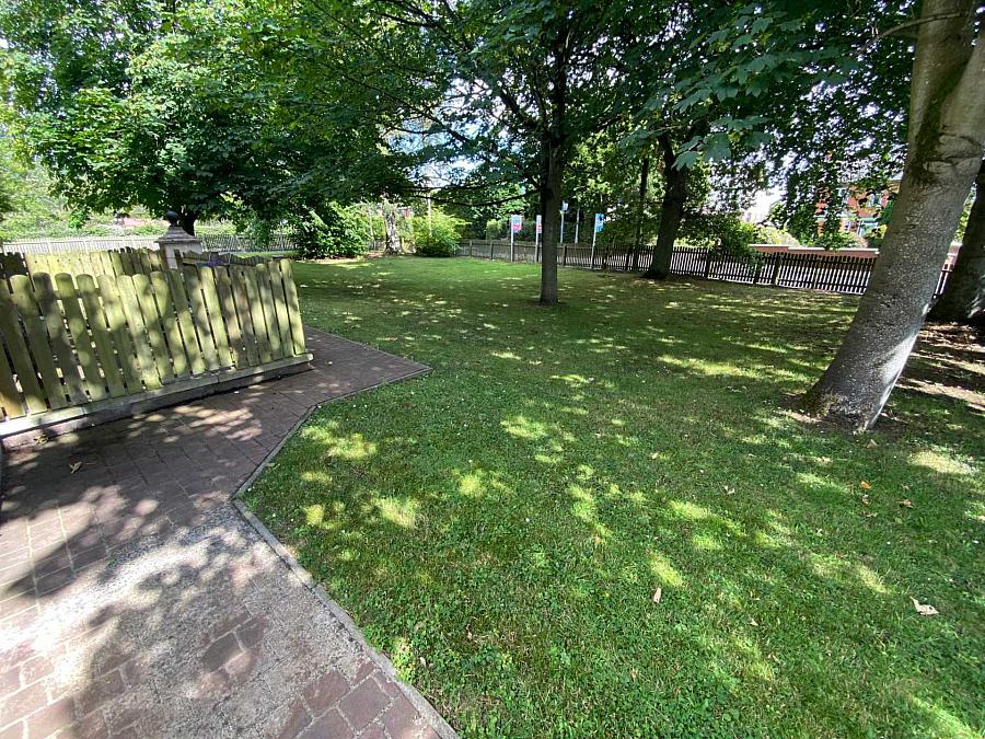 14b Lesley Heights
