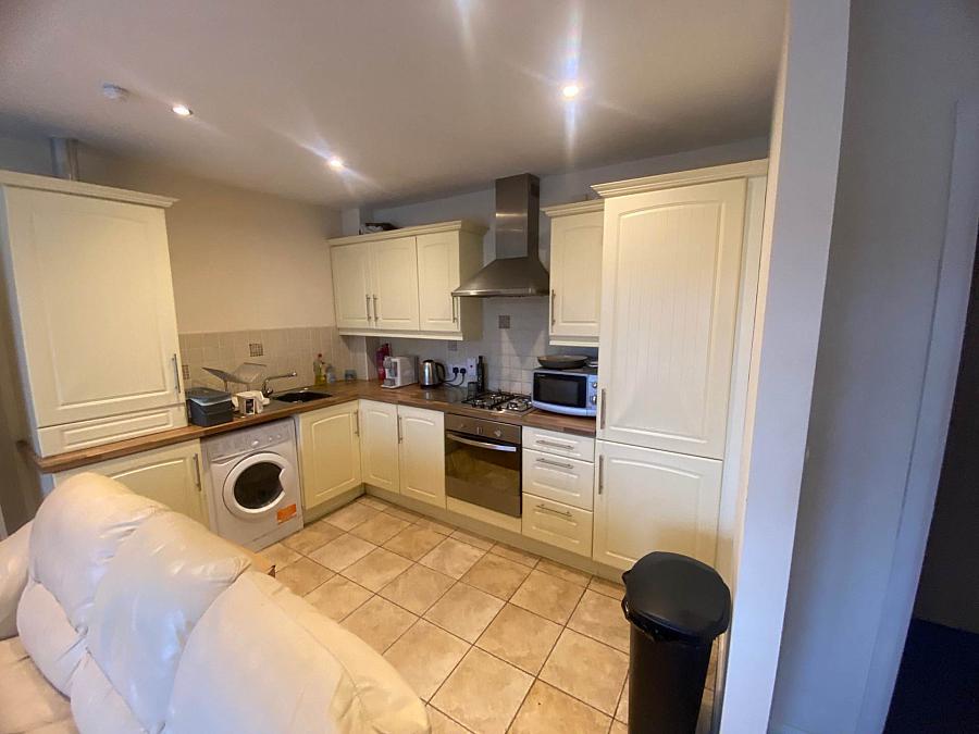 Apt   Scotts Gate,    Abetta Parade