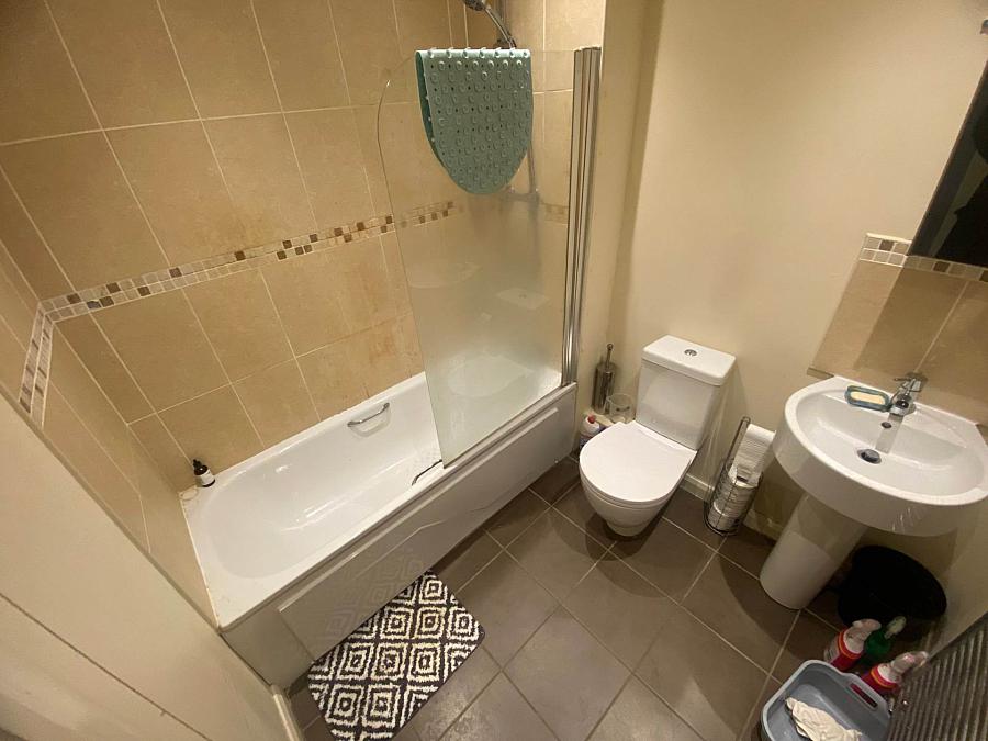 Apt   Scotts Gate,    Abetta Parade