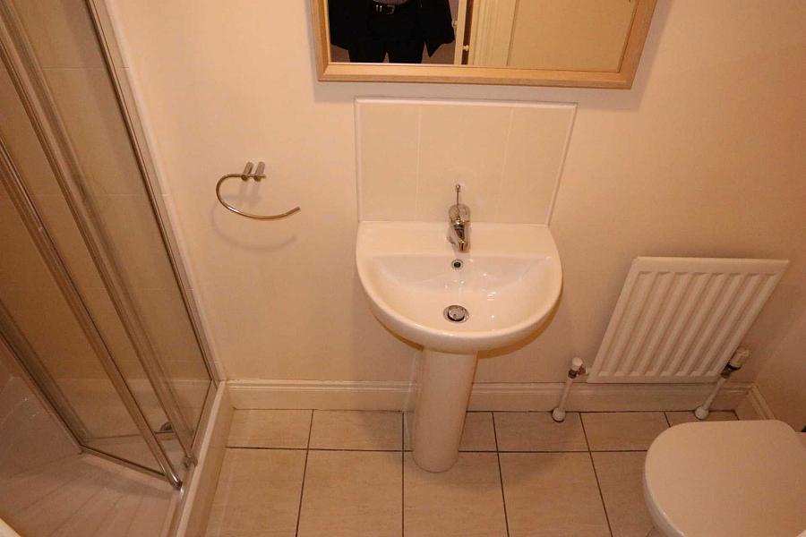 Apt       Upper Newtownards Road