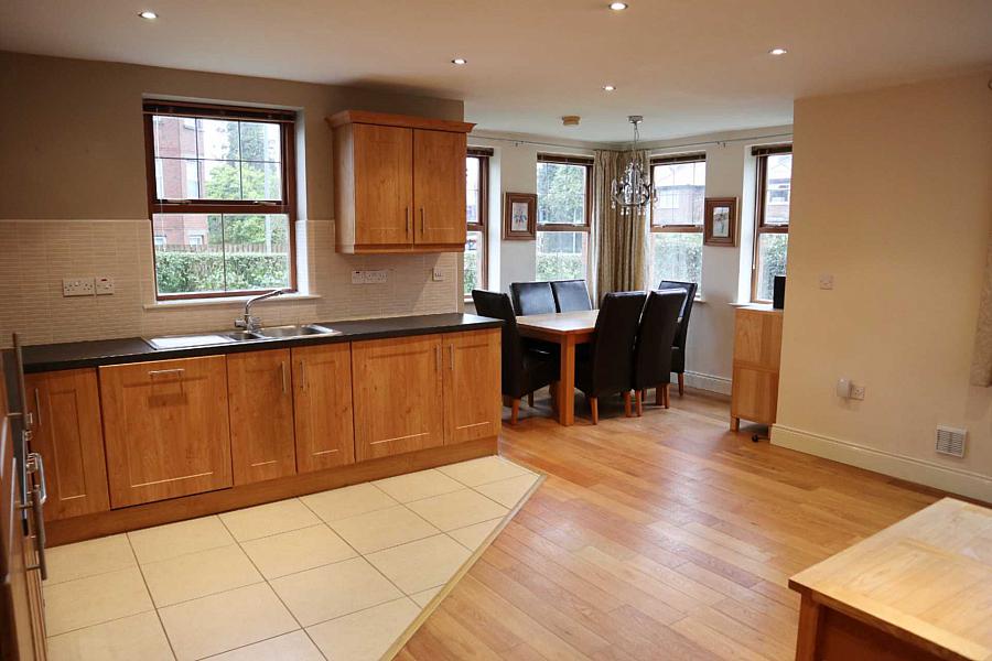 Apt       Upper Newtownards Road