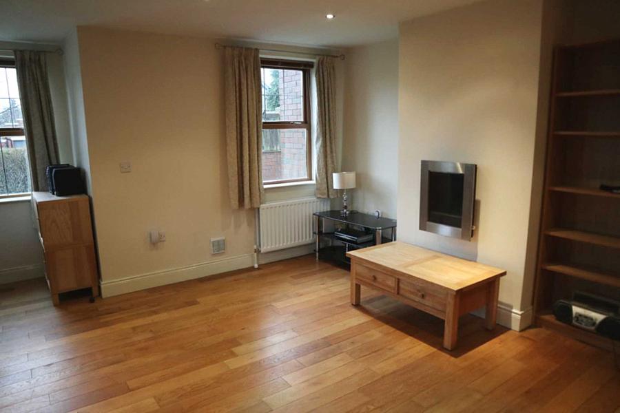 Apt       Upper Newtownards Road