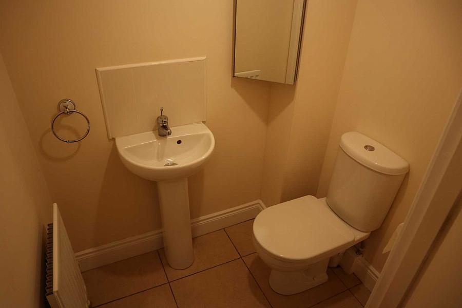 Apt       Upper Newtownards Road