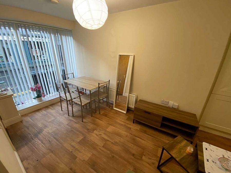 Apt          Bridge Street