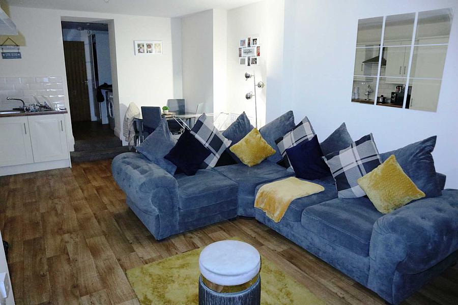 Apt         Bridge Street