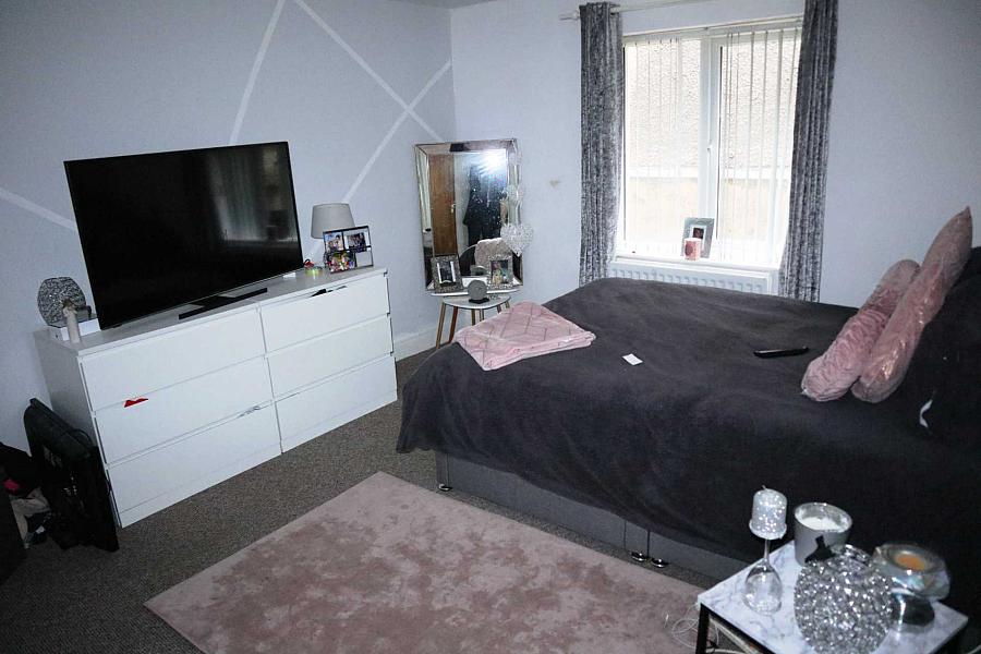 Apt         Bridge Street