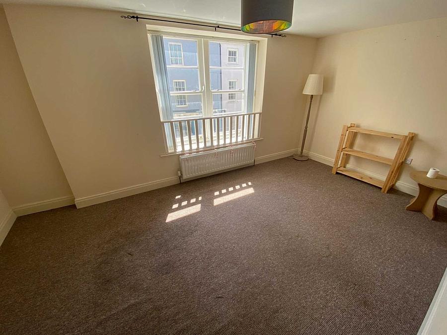 Apt         Bridge Street