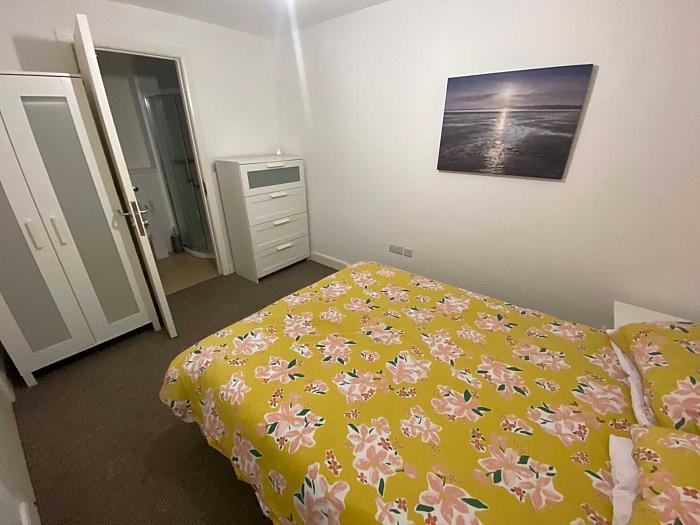 Apt 212 College Court Central King Street