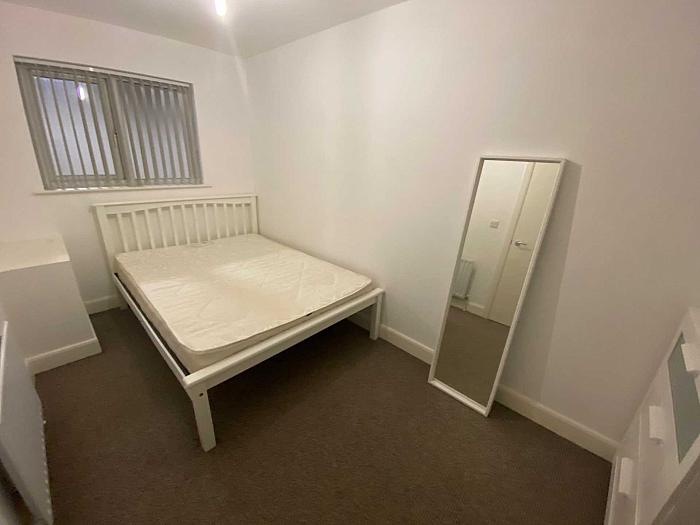 Apt 212 College Court Central King Street