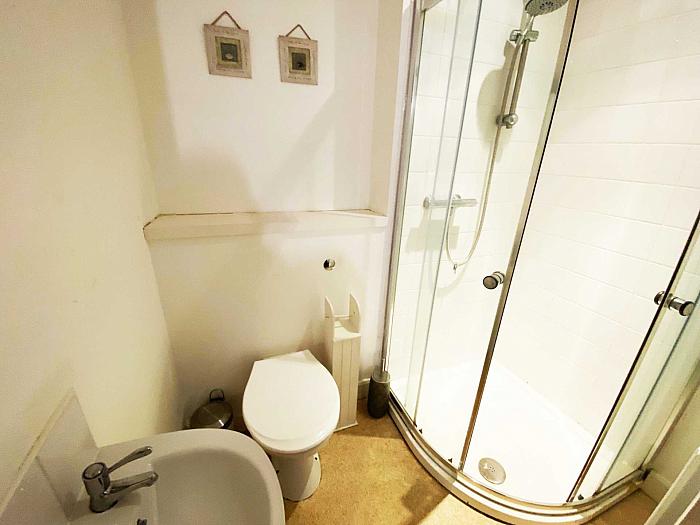 Apt 212 College Court Central King Street