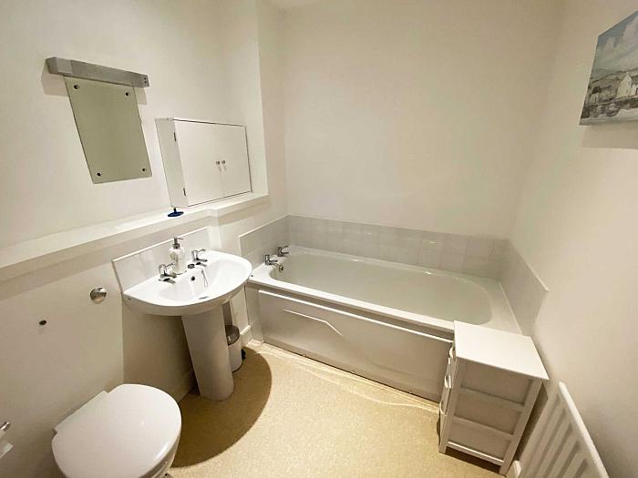 Apt 212 College Court Central King Street