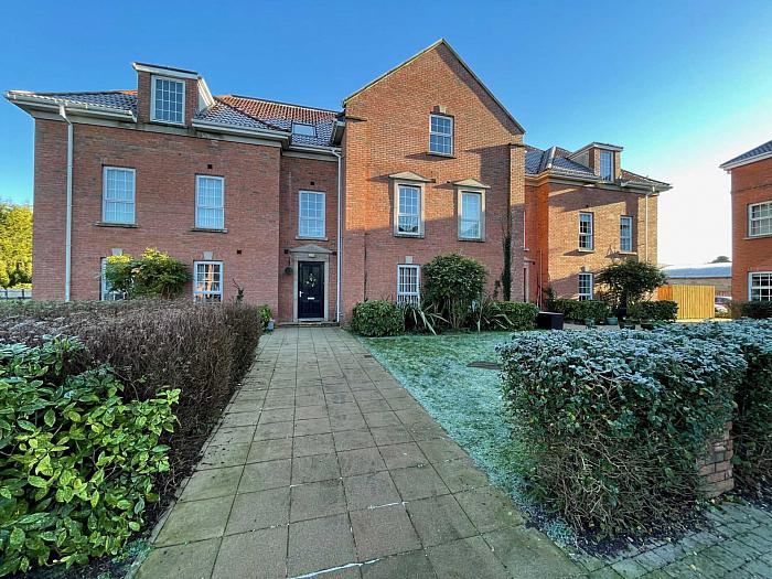 Apt    The Demesne Apt    The Demesne