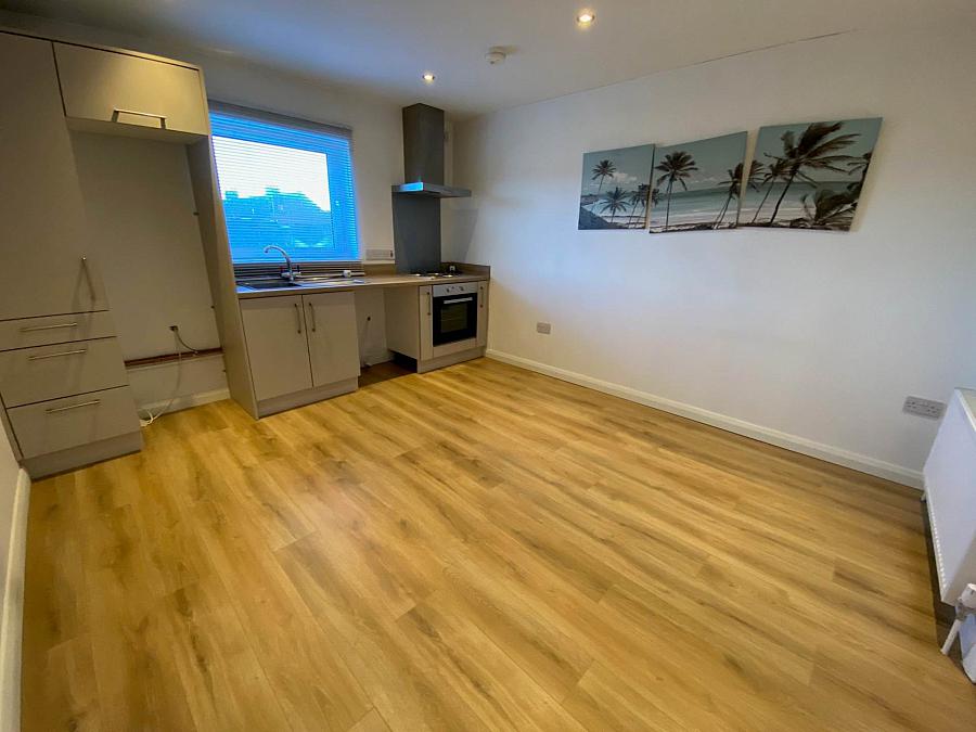 Apt      Grand Street