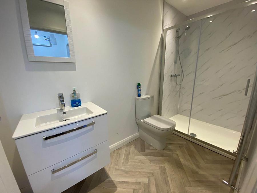 Apt      Grand Street