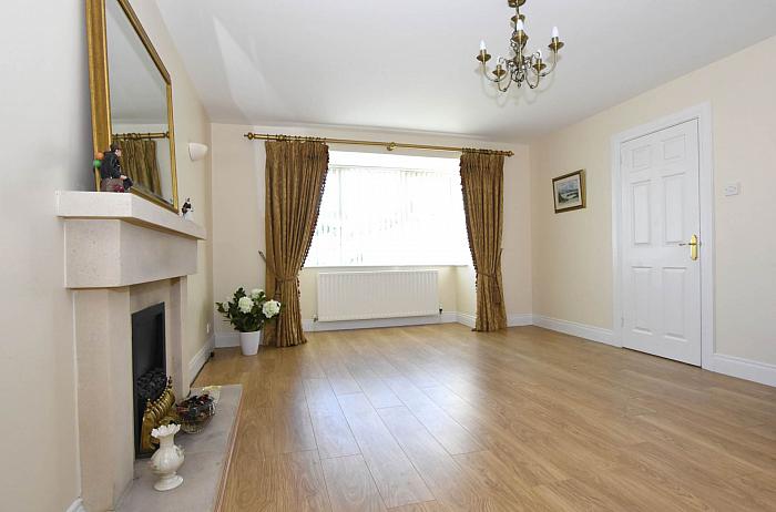 30 Carnglave Manor