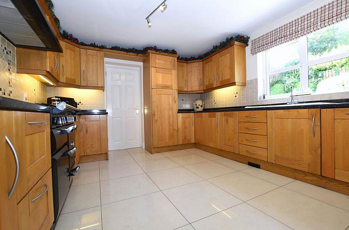 30 Carnglave Manor