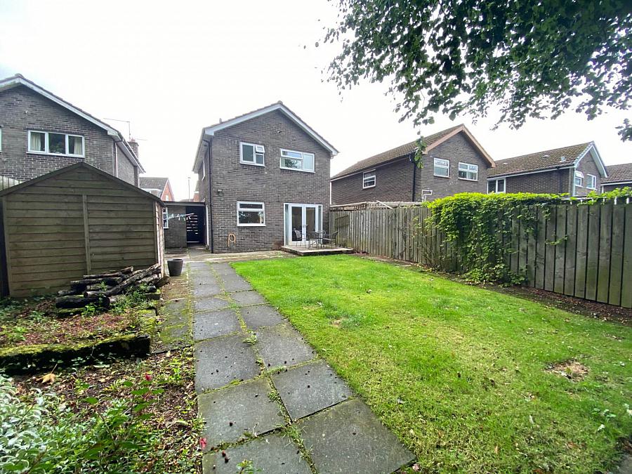 66 Woodview Crescent