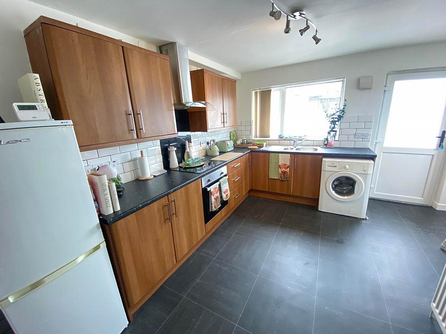 Extended 3 Bed Semi & Garage Mayfair Avenue