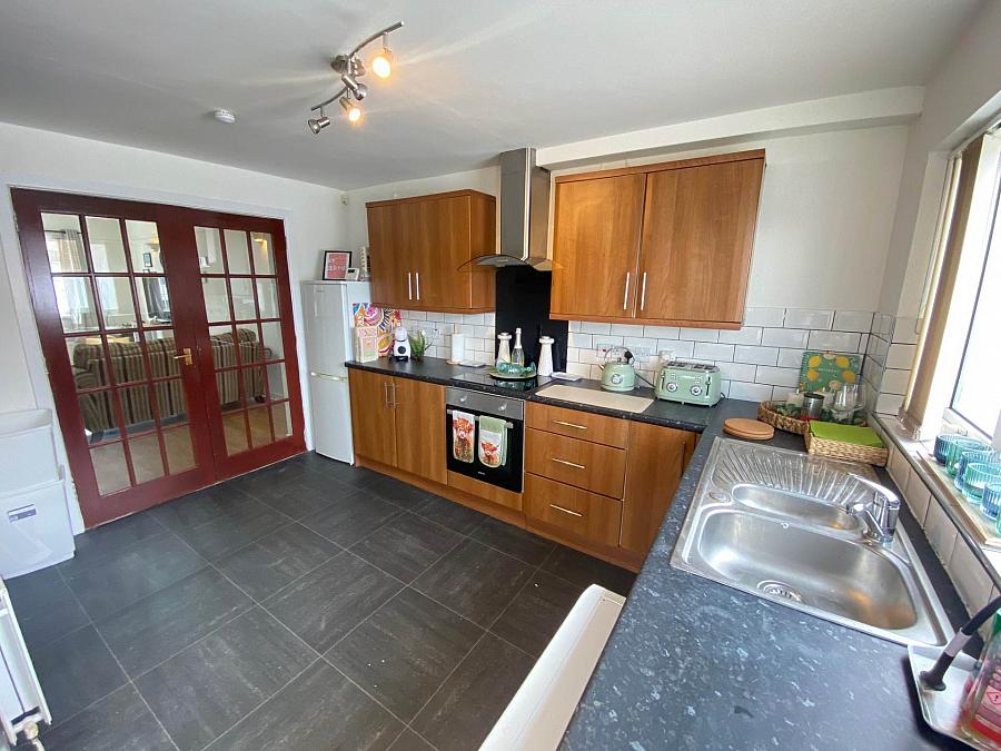 Extended 3 Bed Semi & Garage Mayfair Avenue