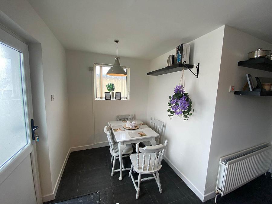 Extended 3 Bed Semi & Garage Mayfair Avenue