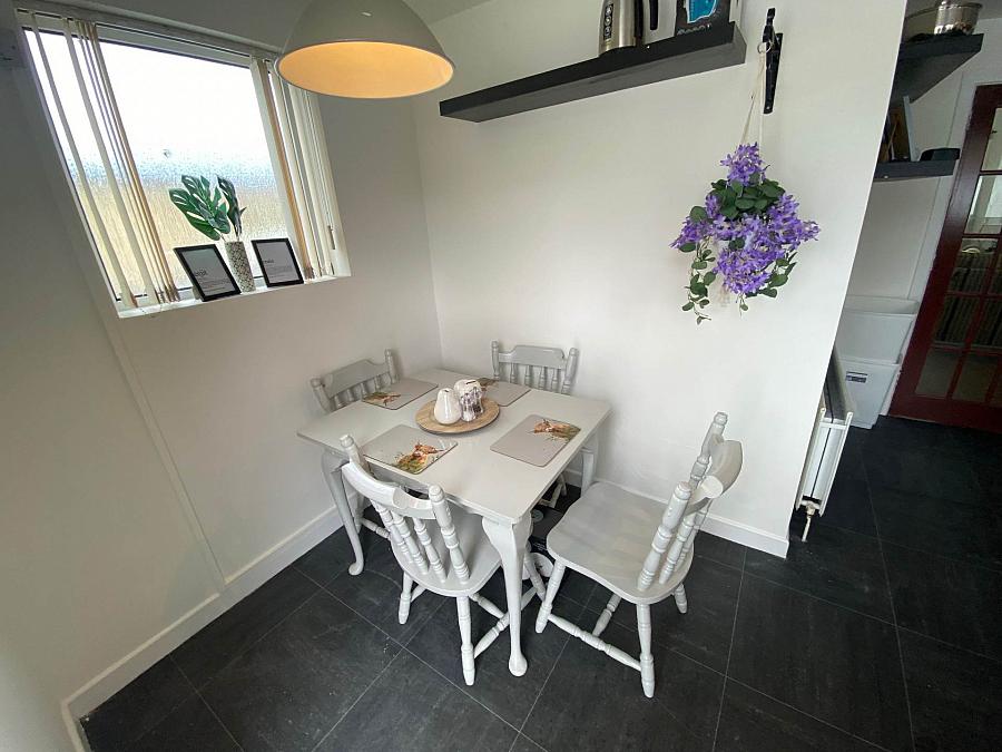 Extended 3 Bed Semi & Garage Mayfair Avenue