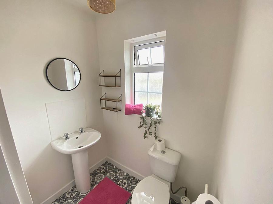 Extended 3 Bed Semi & Garage Mayfair Avenue