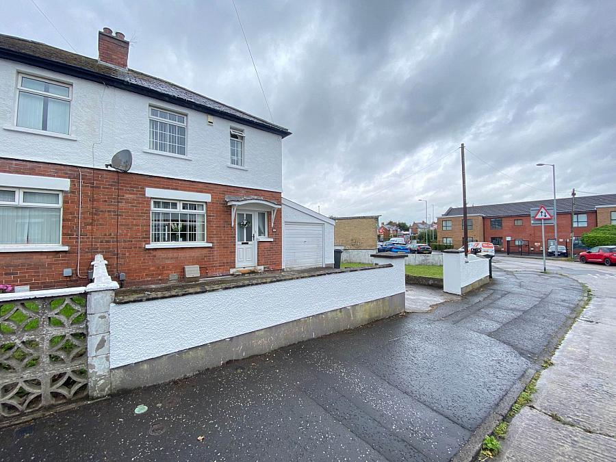 Extended 3 Bed Semi & Garage Mayfair Avenue