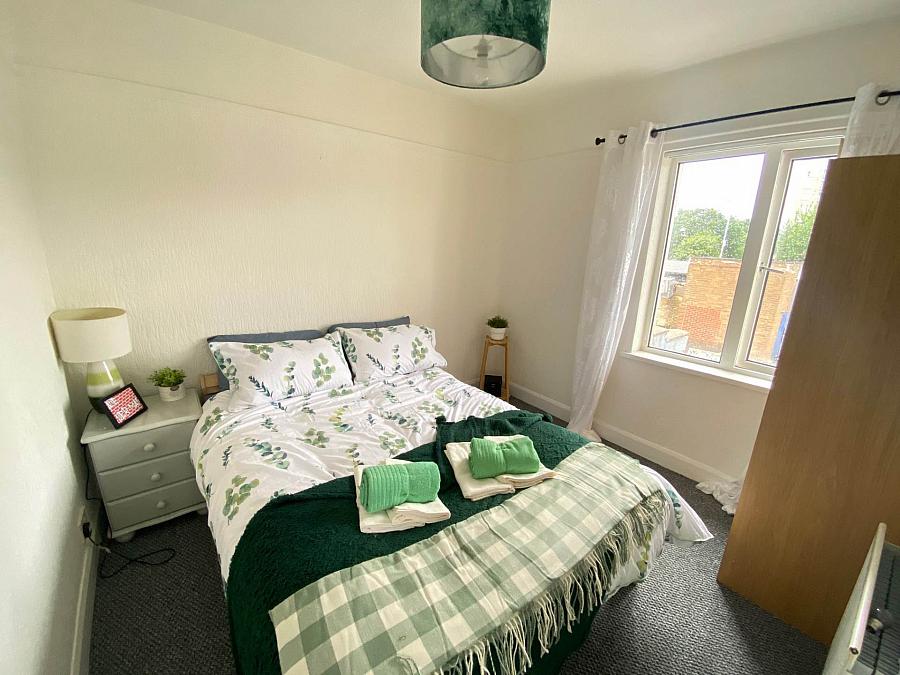 Extended 3 Bed Semi & Garage Mayfair Avenue