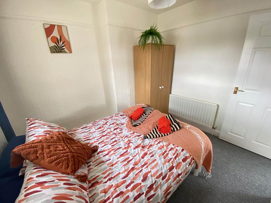 Extended 3 Bed Semi & Garage Mayfair Avenue