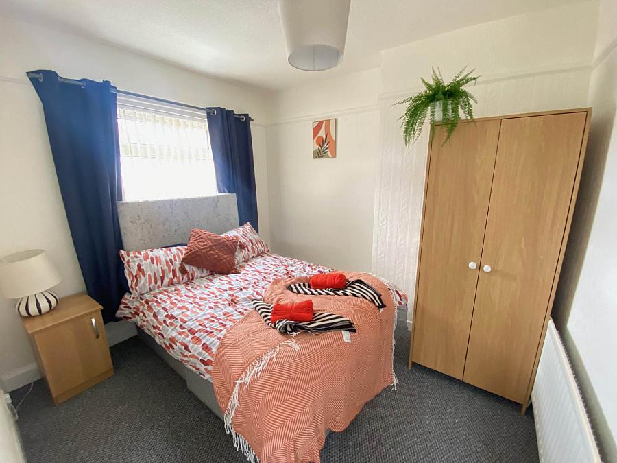 Extended 3 Bed Semi & Garage Mayfair Avenue