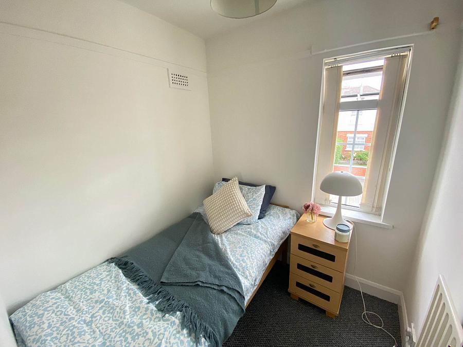 Extended 3 Bed Semi & Garage Mayfair Avenue