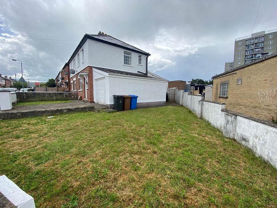 Extended 3 Bed Semi & Garage Mayfair Avenue