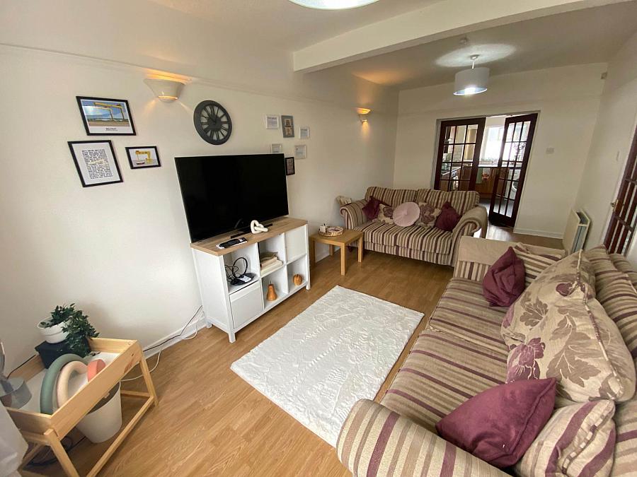 Extended 3 Bed Semi & Garage Mayfair Avenue