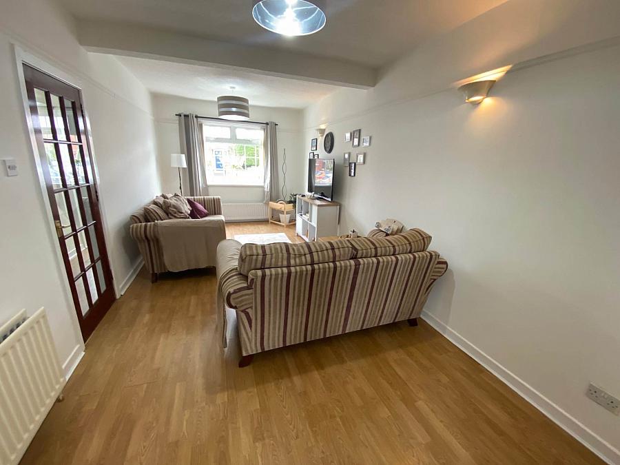 Extended 3 Bed Semi & Garage Mayfair Avenue