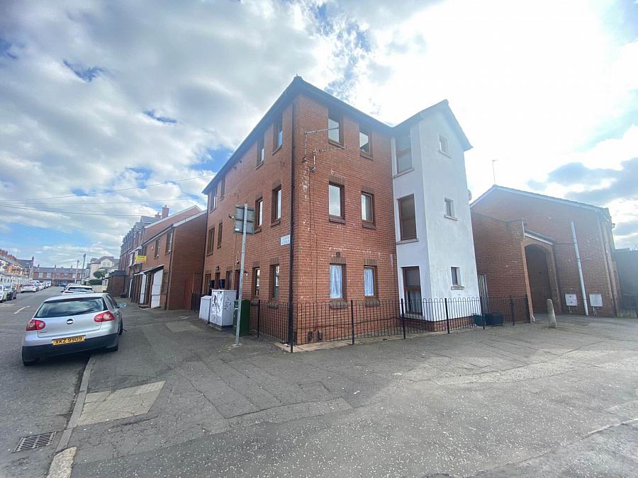 Apt        Beersbridge Road, Belfast, BT5 5DS